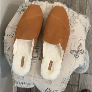TOMS suede mule